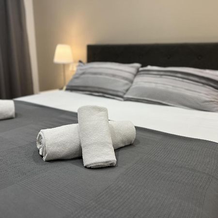 Apartamenticos Plaza Las Armas III Сарагоса Екстериор снимка