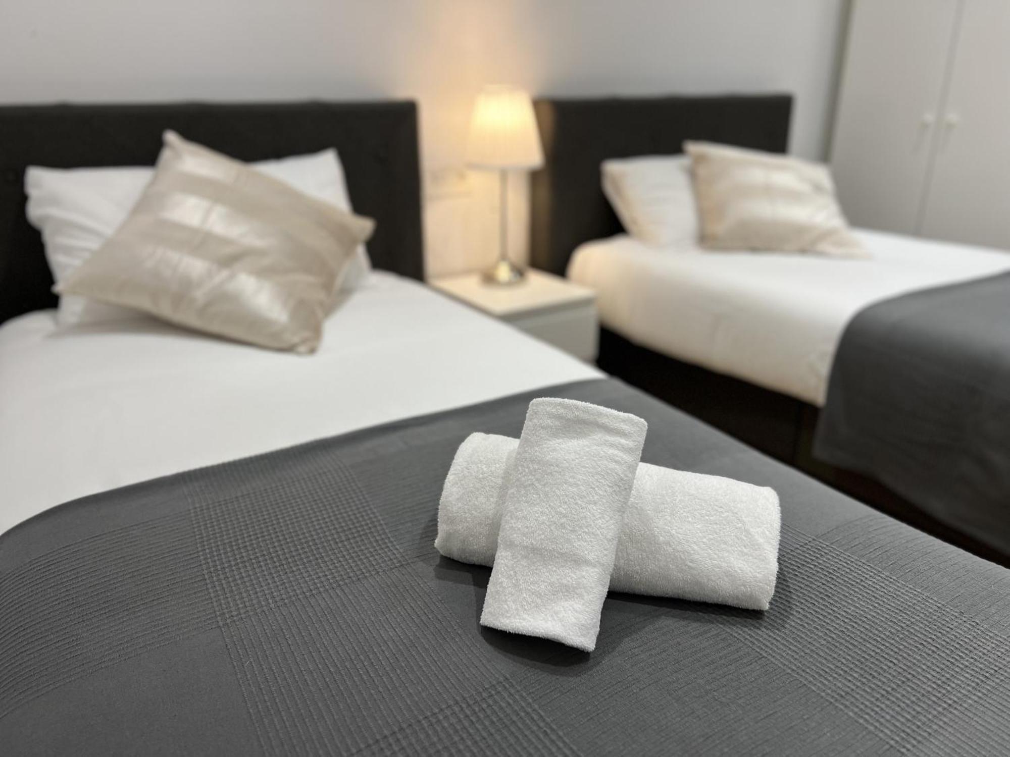 Apartamenticos Plaza Las Armas III Сарагоса Екстериор снимка